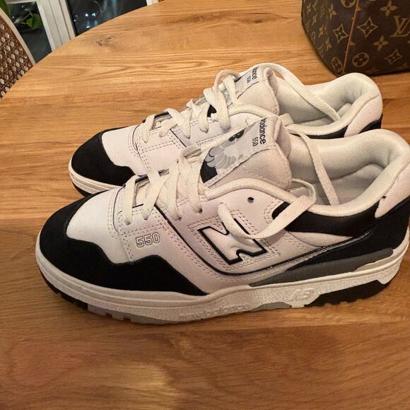 BRAND NEW NEVER WORN NEW BALANCE 550s - Picture 1 of 3